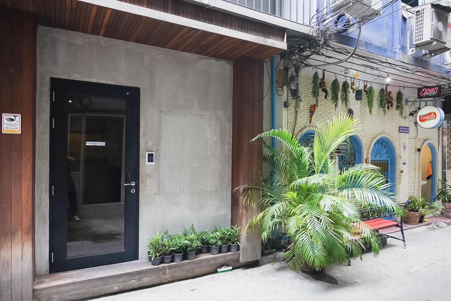 Z โกอินน์ สีลม - สถานีรถไฟฟ้าเซนต์หลุยส์ Go Inn Silom Bangkok Exterior photo